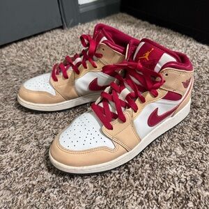 Nike Air Jordan 1 Mid GS Beige Red Onyx Size 6.5Y